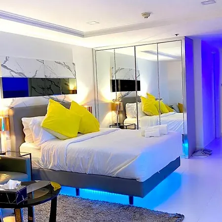 Sukhumvit13 Luxury Suite Bangkok Exterior photo